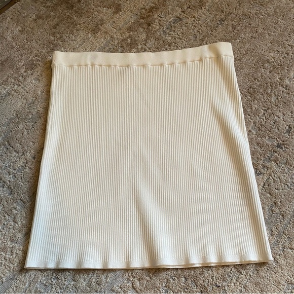 Wilfred Aritzia Ribbed Tight Knit Mini Skirt Ivory White: XL - Picture 4 of 7